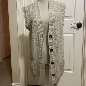 Jessica Simpson Sleeveless Button-Front Cardigan Vest in Light Taupe